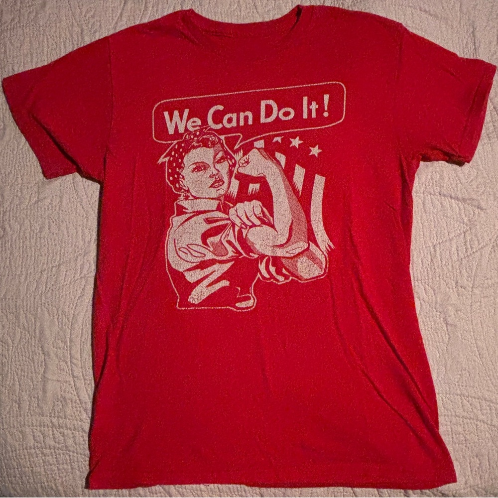 ROSIE THE RIVETER Red 'We Can Do It!' Graphic T-Shirt MEDIUM